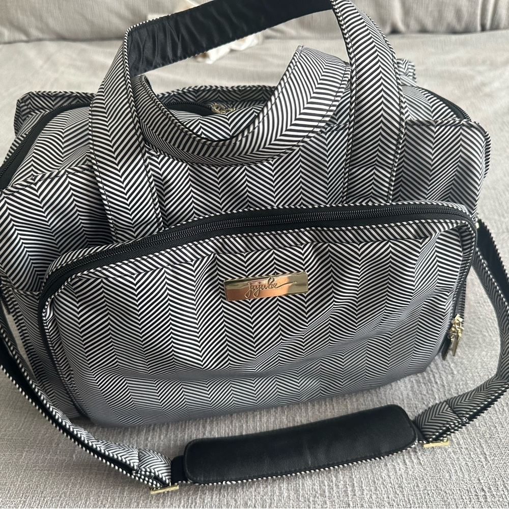 Jujube large diaper/weekender bag - Picture 2 of 15